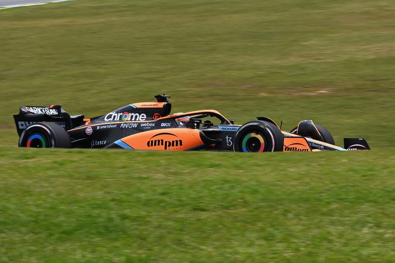 Formula-1 - 2022 - Brazilian-grand-prix - Engineering-room