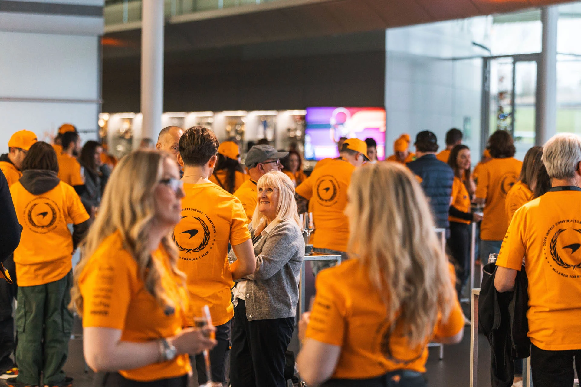 Formula-1 - 2024 - Watching-the-season-finale-with-our-fans-at-the-mclaren-factory - McLaren Plus  Behind the scenes - 8