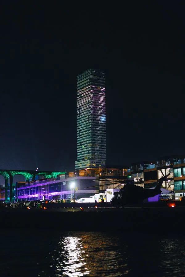 Latest-news - Mclarenracing - Article - Saudi-arabian-grand-prix-2021-light-it-up - Light it up Into the night at the Jeddah Corniche Circuit - 6