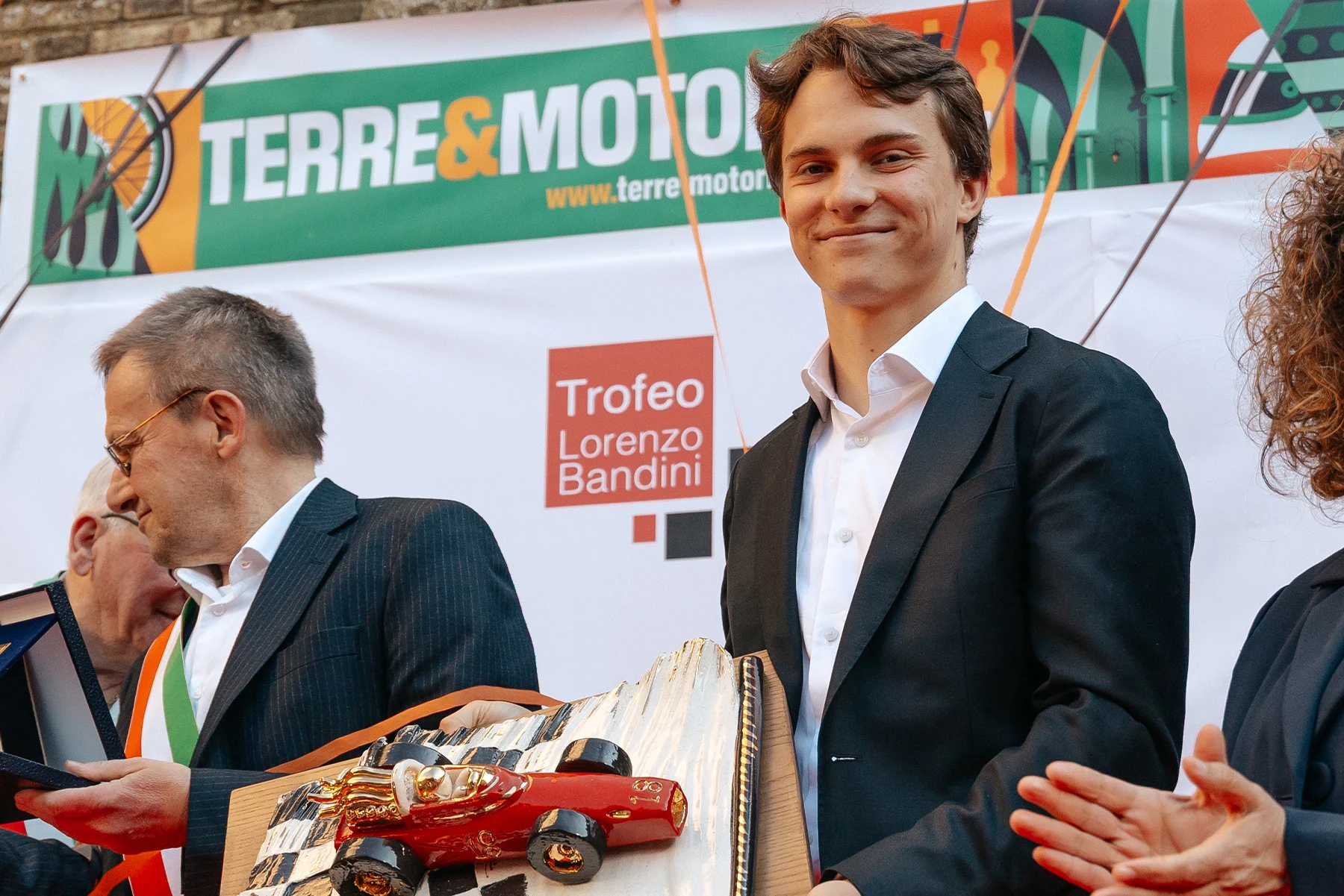 Formula-1 - 2025 - Emilia-romagna-grand-prix - Oscar-awarded-the-lorenzo-bandini-trophy - Oscar collects the Lorenzo Bandini Trophy - 5