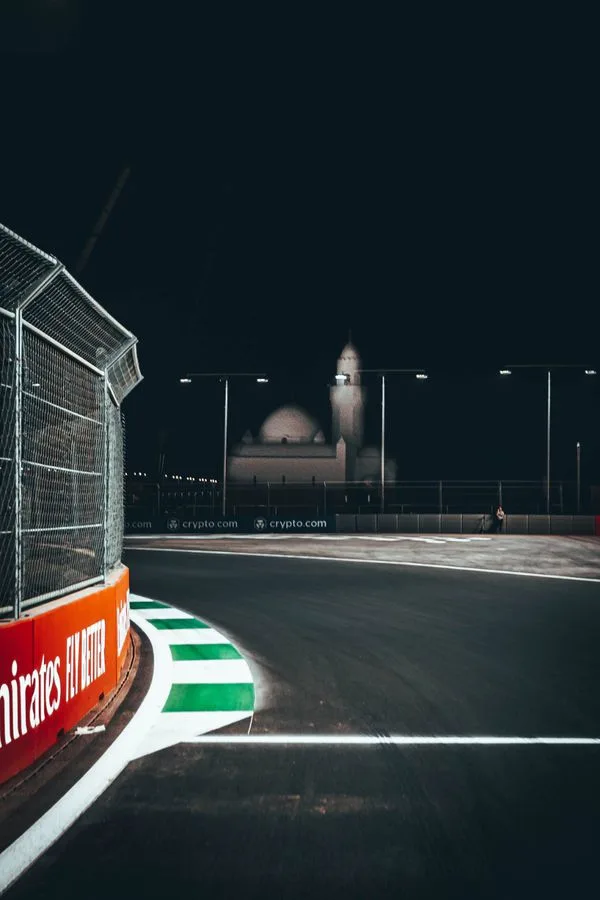 Latest-news - Mclarenracing - Article - Saudi-arabian-grand-prix-2021-light-it-up - Light it up Into the night at the Jeddah Corniche Circuit - 5