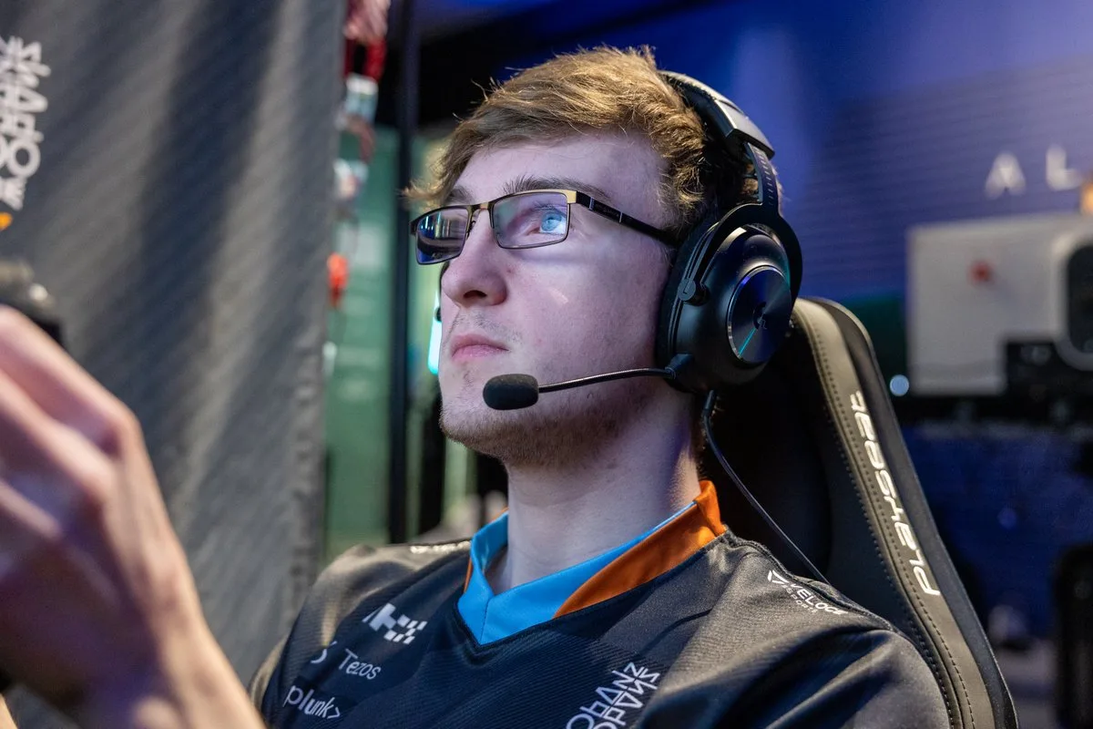 Heritage - Trophies - Mclaren-trophies-f1-esports-pro-constructors-championship-2022 - Legendary Laps - 3