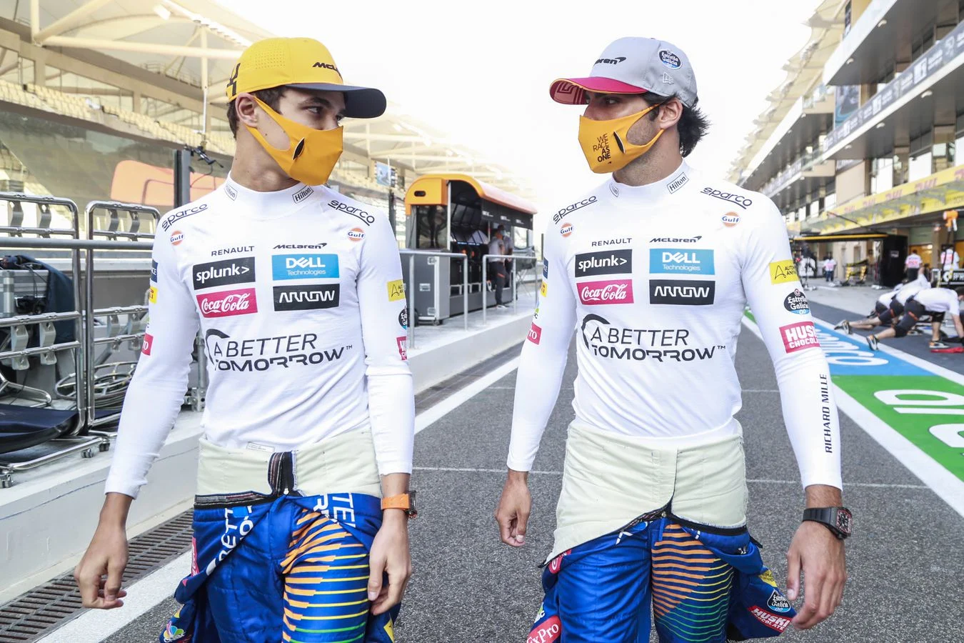 Team - Abu-dhabi-grand-prix-adios-carlos - Adios Carlos The team gather to wish Carlos all the best for the future - 5