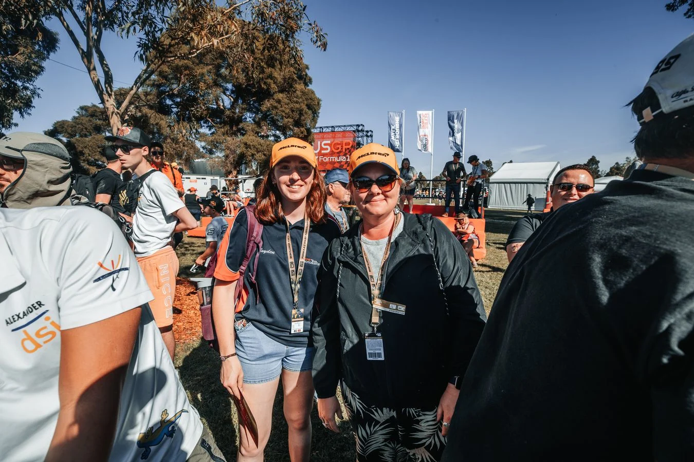 Latest-news - Mclarenracing - Article - Fans-no-other-gallery - Fans like no other The best way to be greeted in the Melbourne paddock - 2