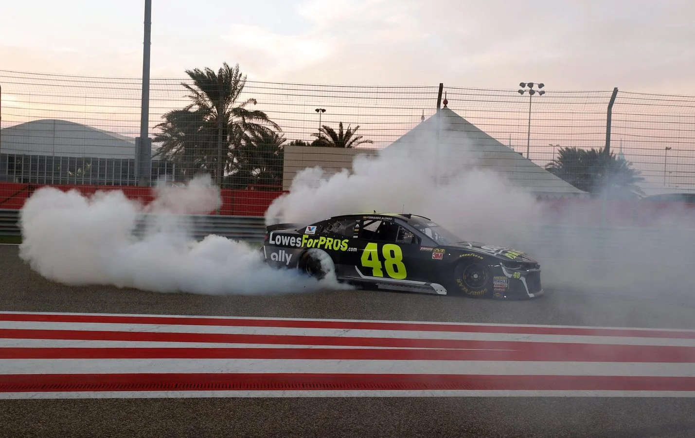 Heritage - Formula-1 - Drivers - Fernando-alonso - Duel-in-the-desert