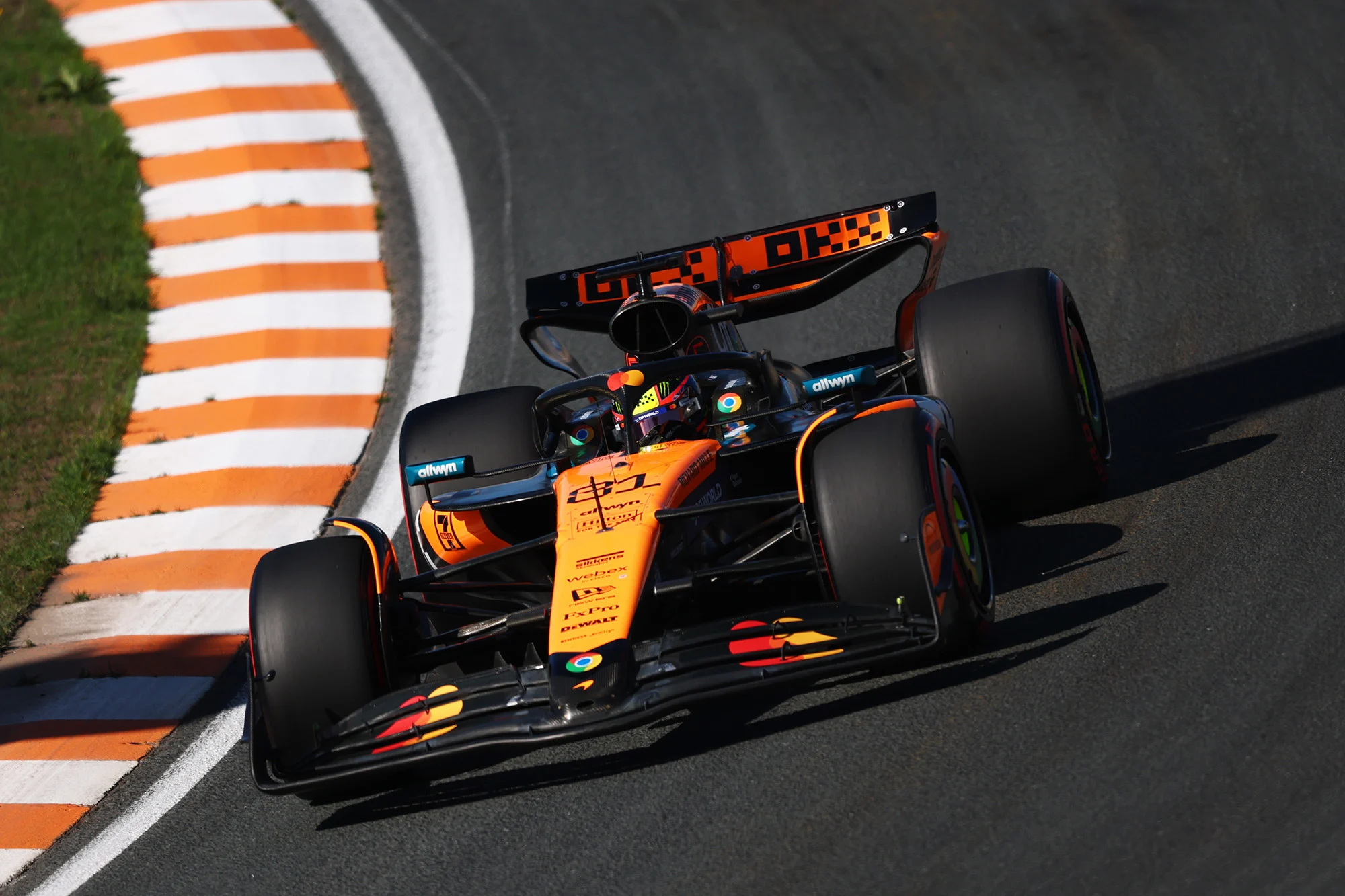 Oscar Piastri setting the fastest lap in Zandvoort 2025 qualifying