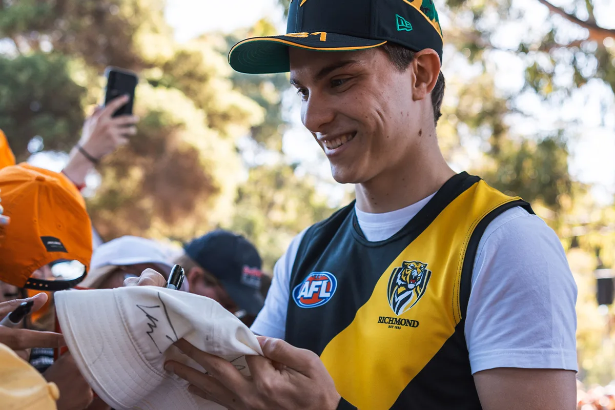 Formula-1 - 2024 - Australian-grand-prix - The Melbourne Walk  - 5