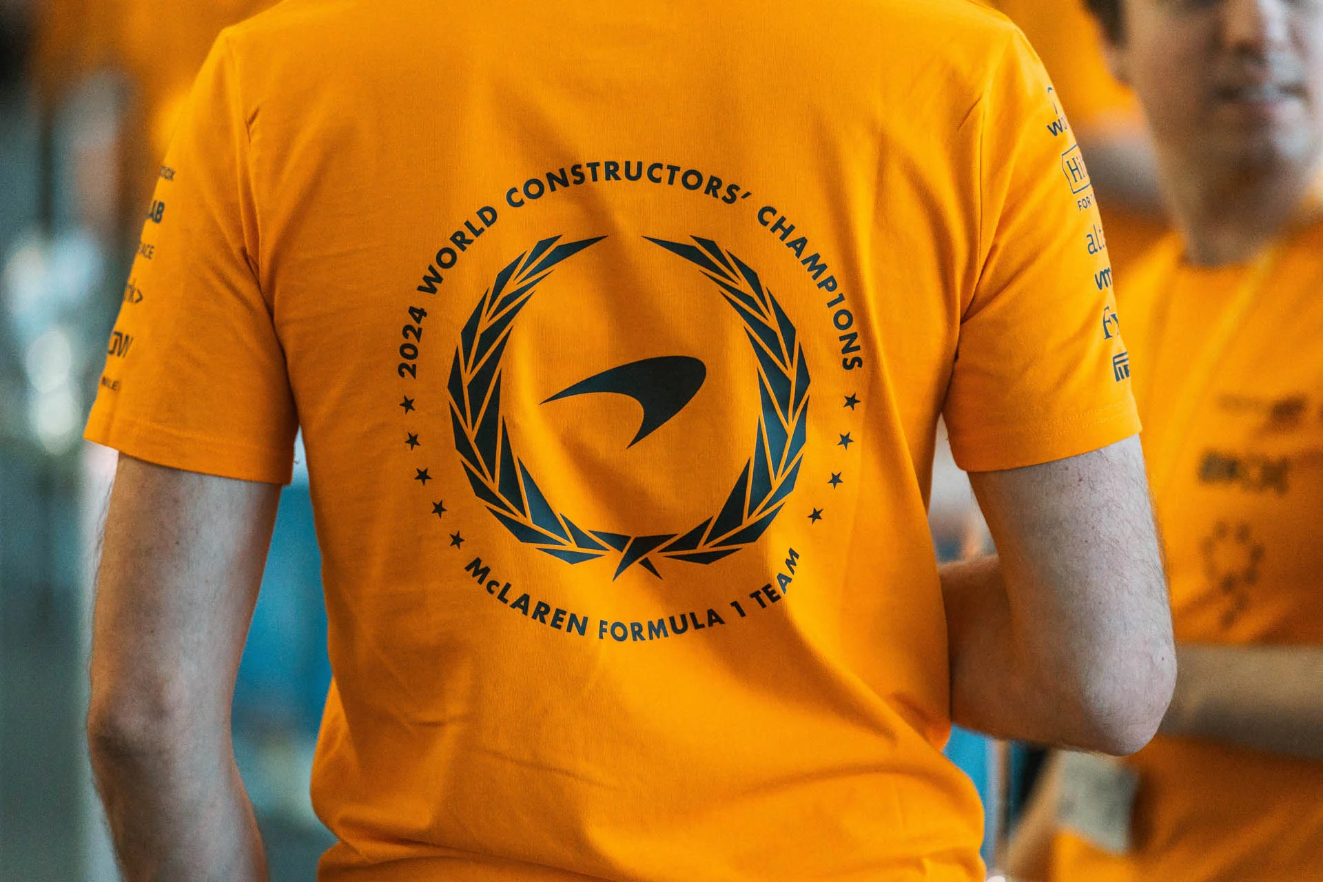 Formula-1 - 2024 - Watching-the-season-finale-with-our-fans-at-the-mclaren-factory - McLaren Plus  Behind the scenes - 6