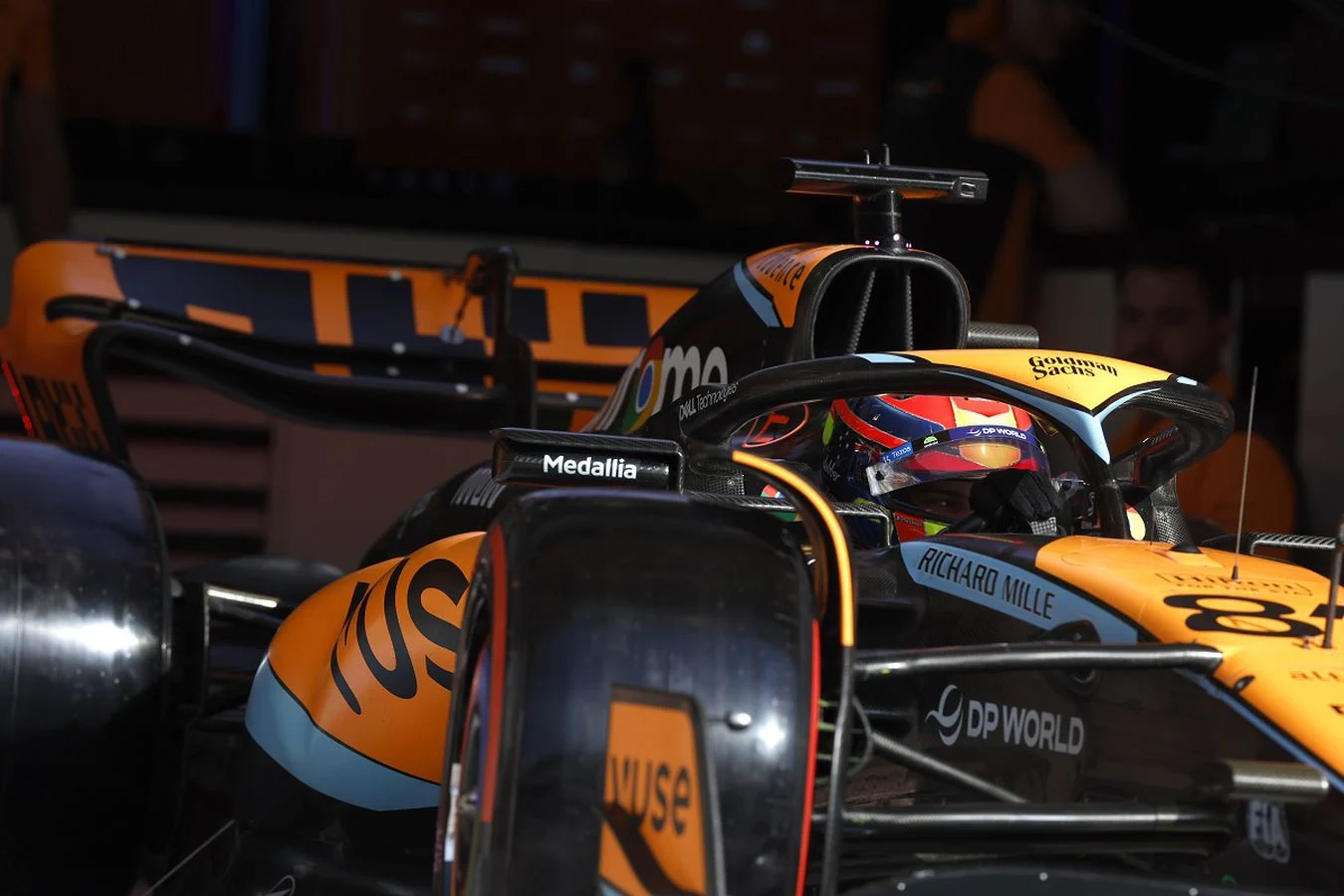 Team - Bahrain-gp-2023-inside-the-garage-quali