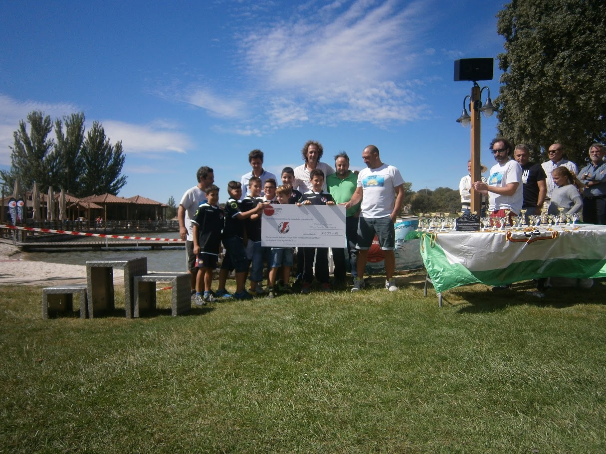 Foto de la donación a Club deportivo Rayo Sevilla La Nueva
