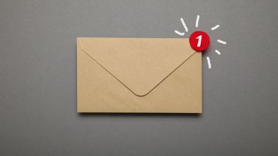 This image shows a letter with a notification icon stuck on it. It is supposed to symbolize email notification. 