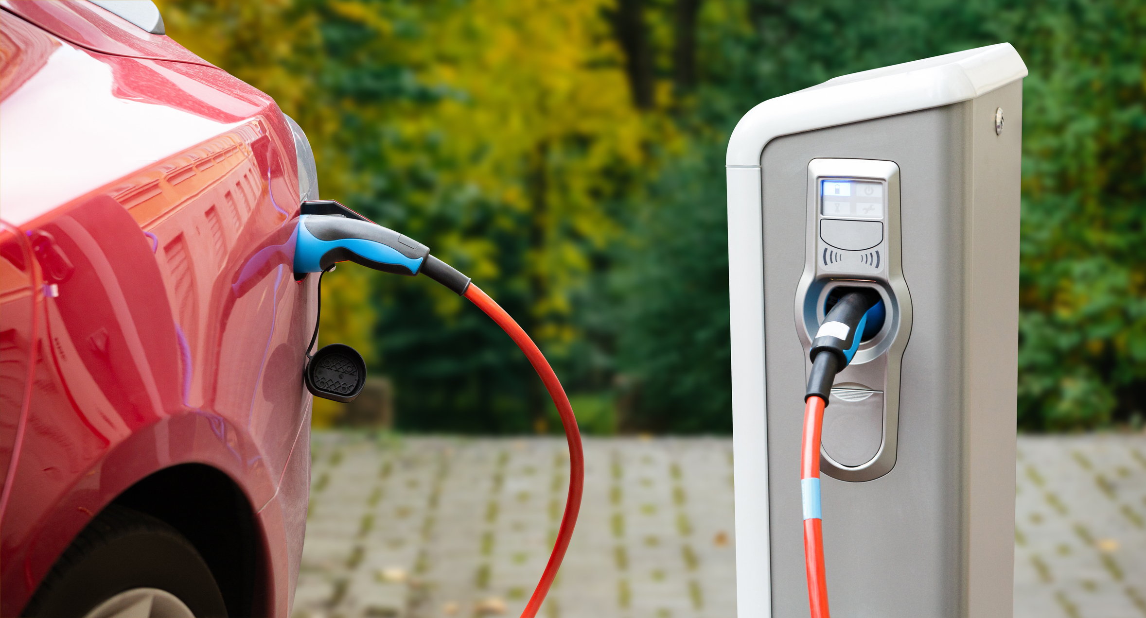 How are deals electric cars charged