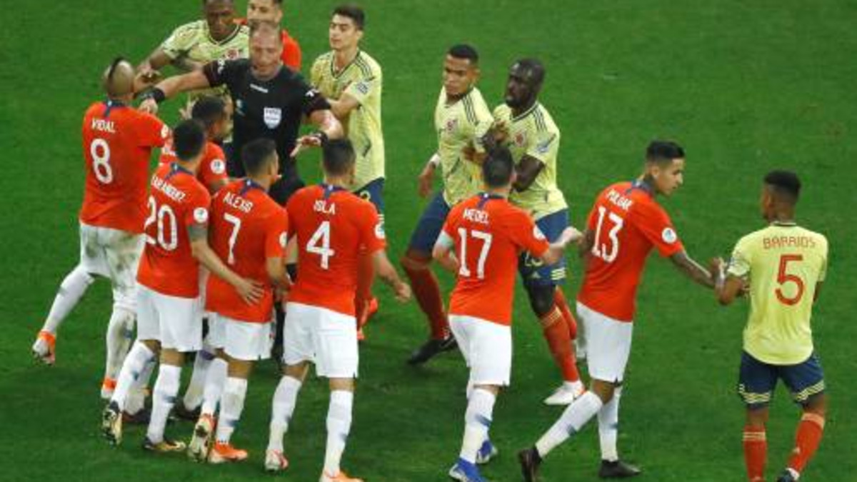 Chili wint met strafschoppen van Colombia