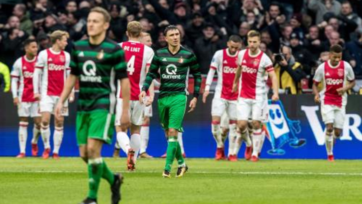 Ajax en Feyenoord willen PSV in zicht houden