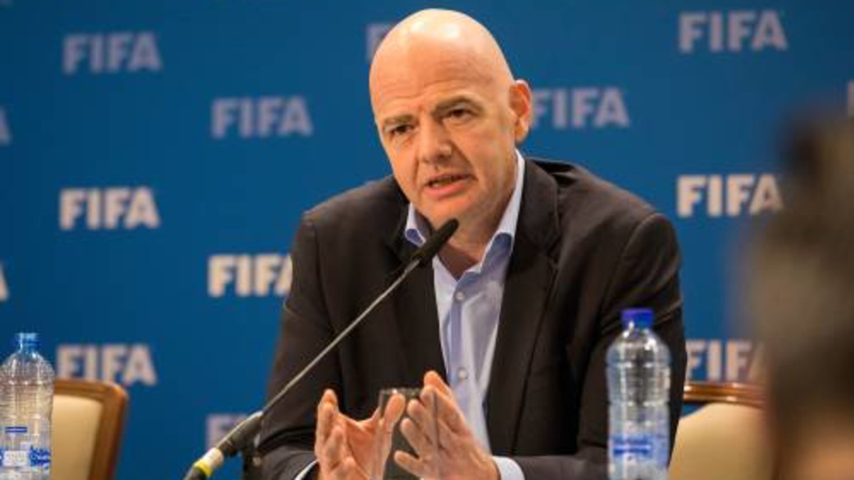 FIFA-voorzitter Infantino: arbiter op het veld moet de baas zijn