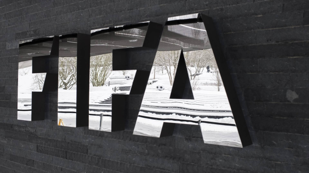 FIFA schorst oud-arbiter levenslang voor seksuele intimidatie