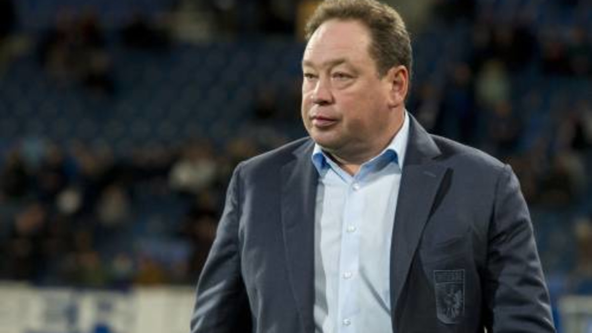 Russische assistenten van Slutsky ook weg bij Vitesse