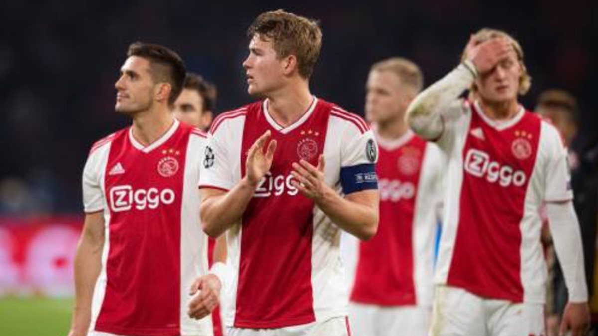 Ajax buigt in slotfase voor Real Madrid