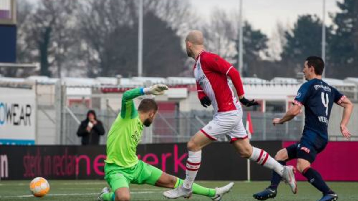 PSV verspeelt in slotfase punten bij Emmen