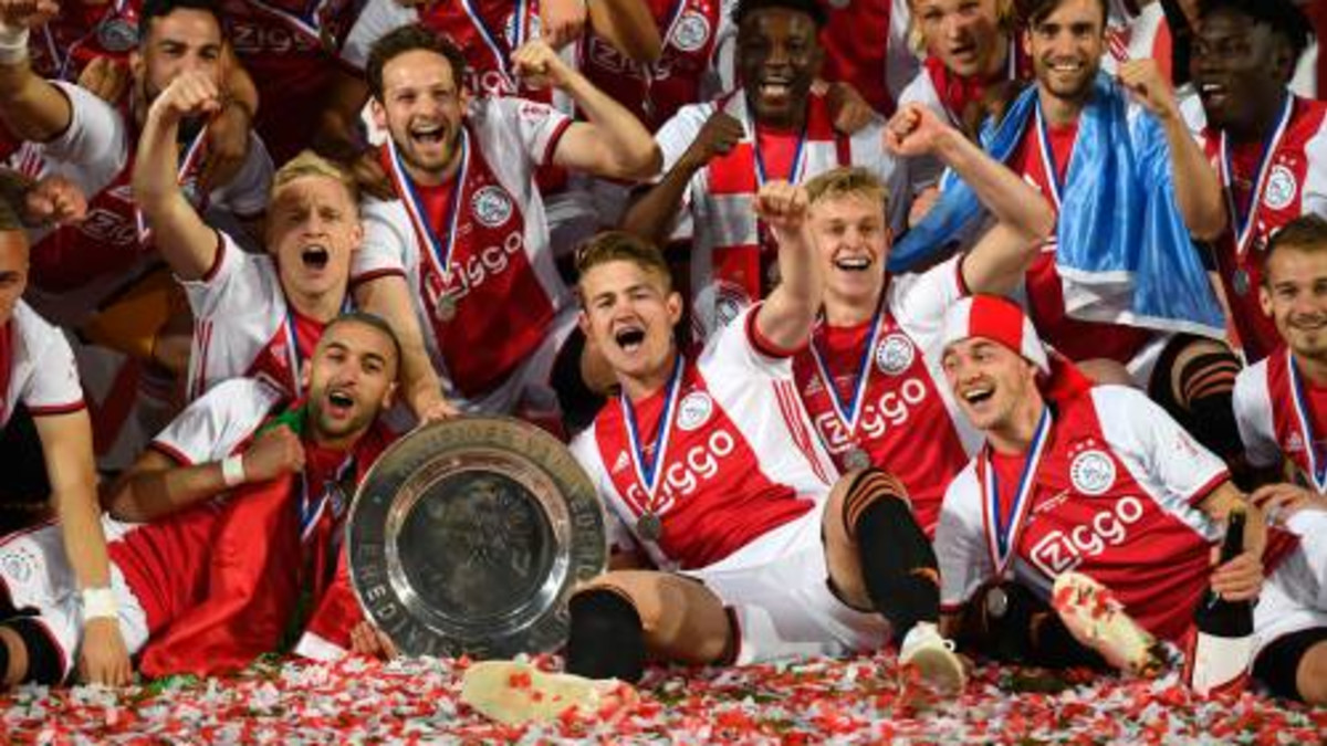 Ajax draagt 34e landstitel op aan Appie: 'Deze is voor jou' 