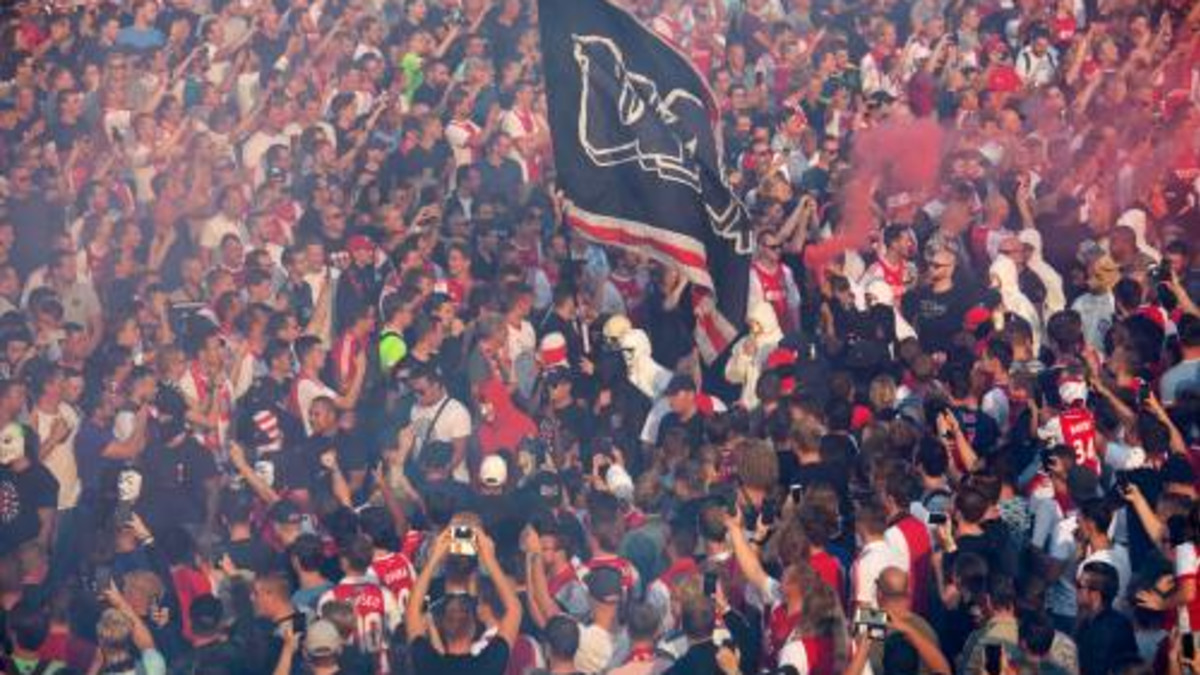 UEFA onderzoekt opnieuw wangedrag Ajax-fans