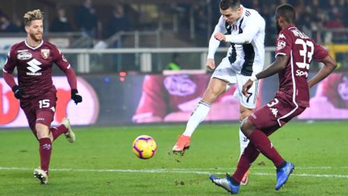 Ronaldo schiet Juventus langs Torino