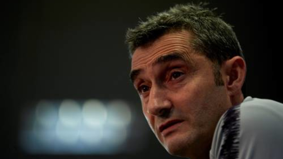 Trainer Valverde langer bij Barcelona