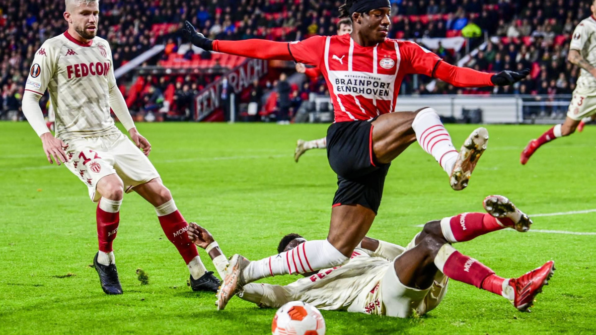 PSV'er Madueke valt weer uit en lijkt onzeker voor duel met Ajax