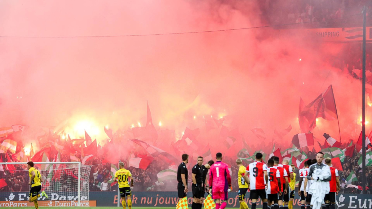 Politie arresteert minimaal twee fans van Feyenoord in Praag