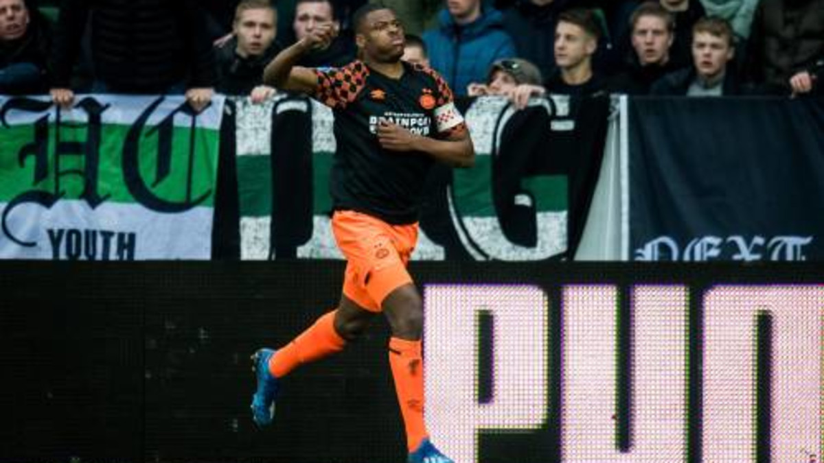 Aanvoerder Dumfries schiet PSV naar uitzege op FC Groningen