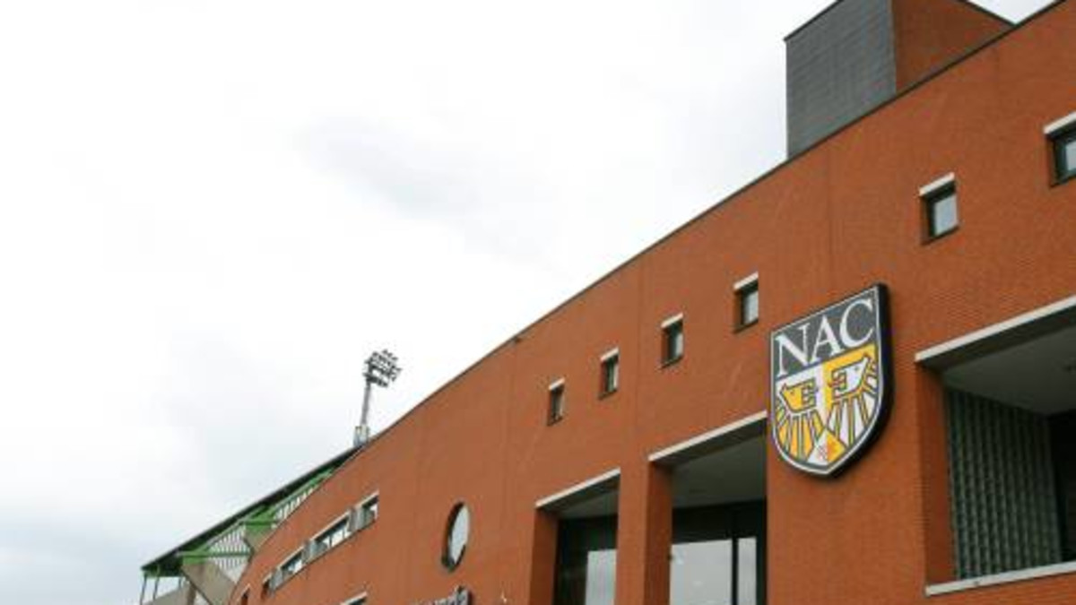 NAC huurt Franse verdediger van Charleroi