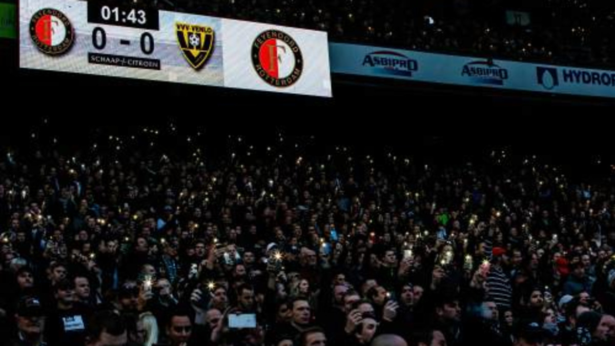 Licht valt uit in De Kuip bij Feyenoord - VVV