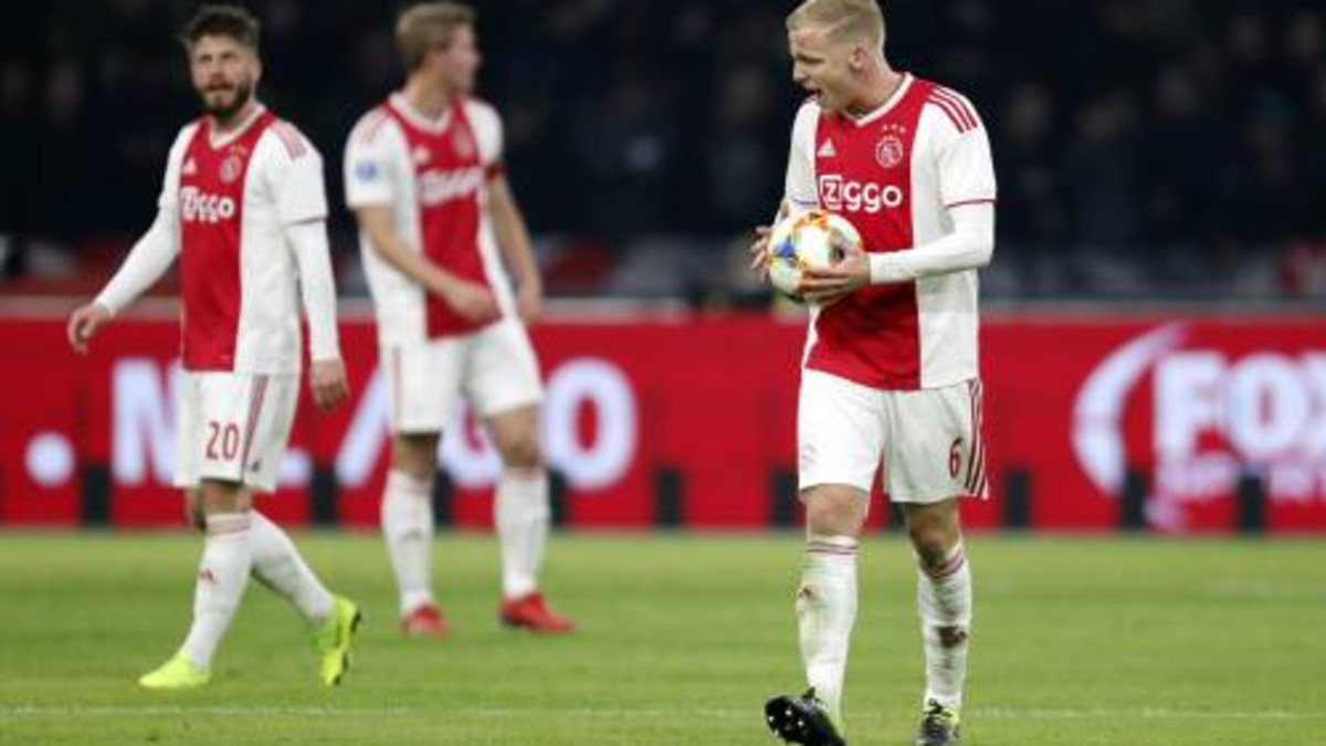 Ajax laat met 4-4 kans op koppositie liggen
