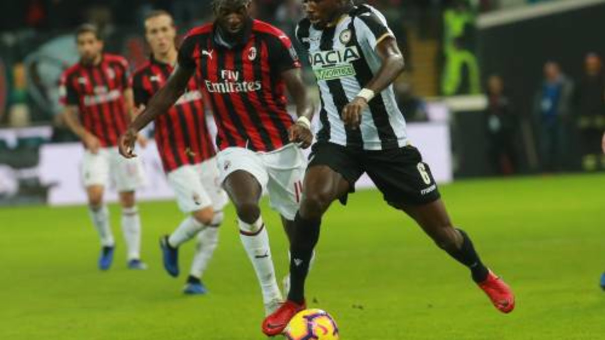 AC Milan klopt Udinese na rood Nuytinck