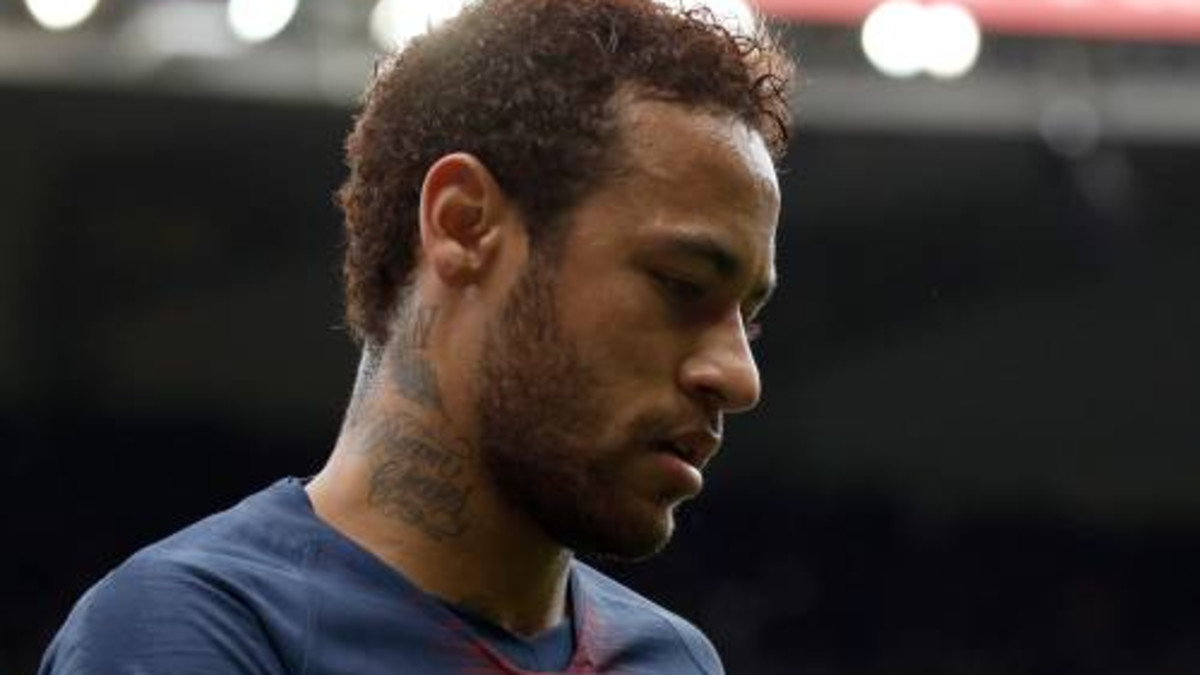 Slaan toeschouwer kost Neymar drie duels