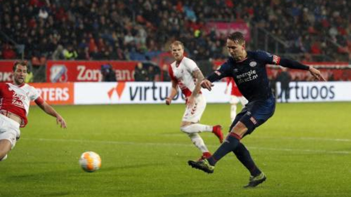 Koploper PSV in slotfase naast FC Utrecht