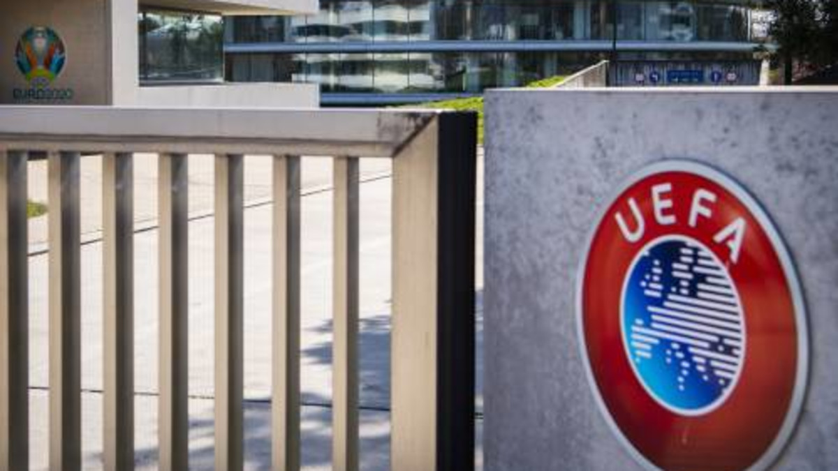 UEFA zoekt naar ruimte voor drie toernooien