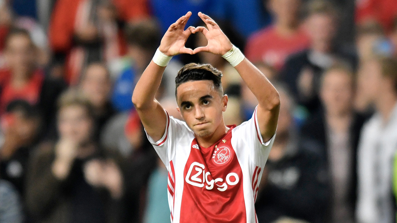 Abdelhak Nouri Trofee Bij Ajax Voor Van Axel Dongen | Vandaag Inside