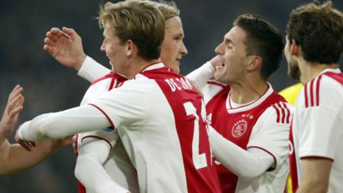 Ajax verslaat VVV-Venlo met 6-0