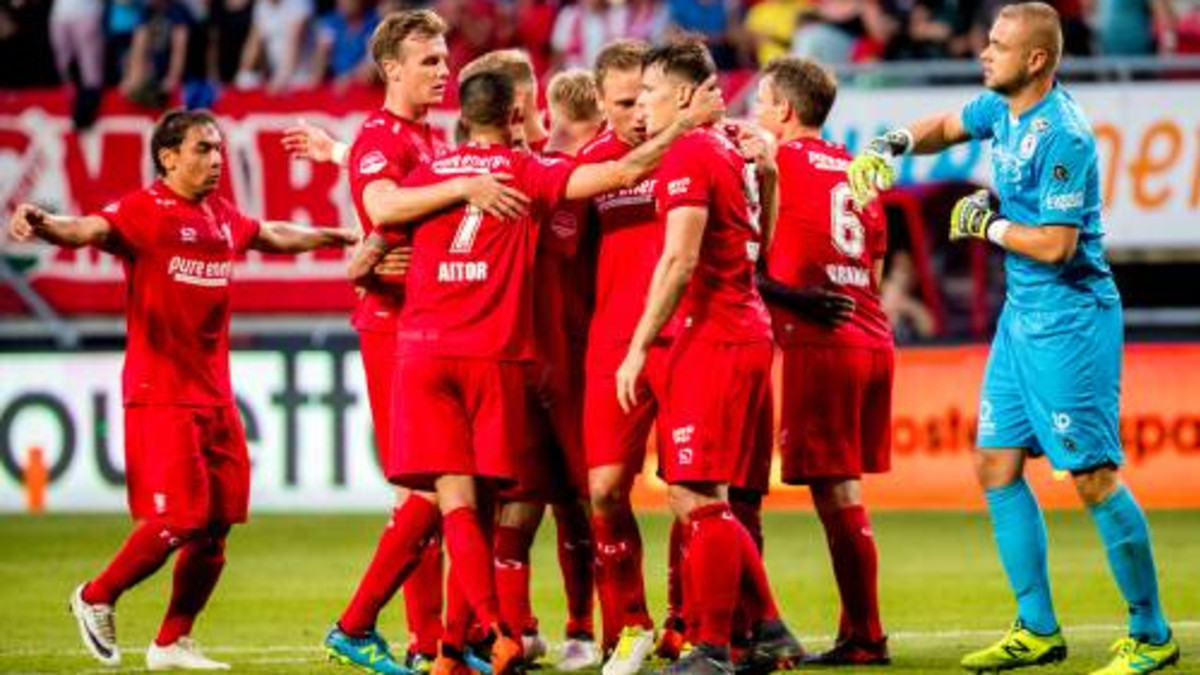 FC Twente slaat ver in blessuretijd toe