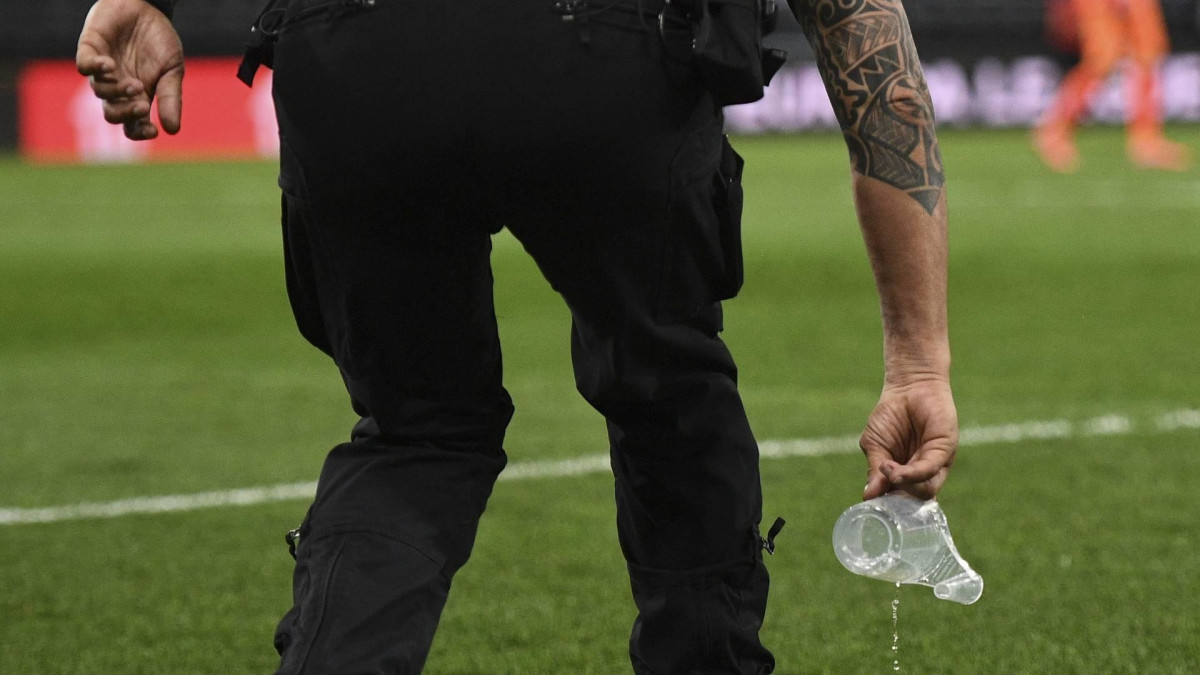 PSV-directeur Gerbrands na boete UEFA boos op misdragende fans