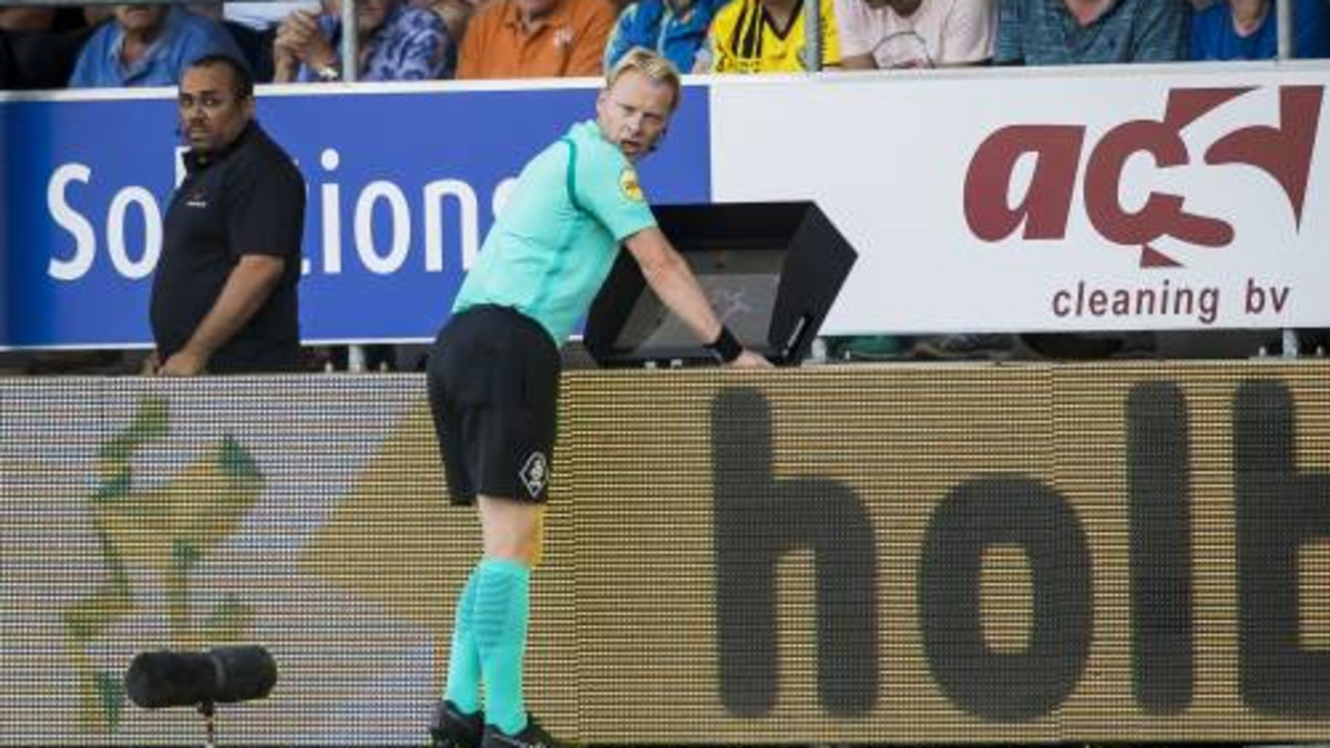 Ajax profiteert van videoscheidsrechter