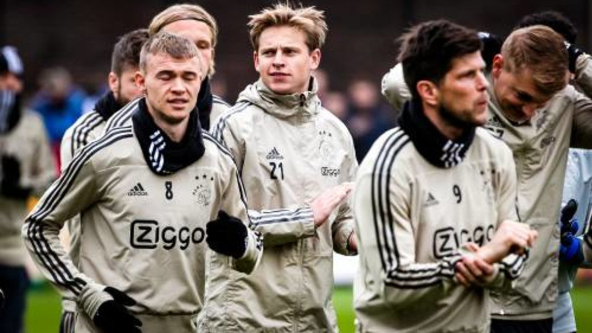 Ajax met Huntelaar tegen Heracles