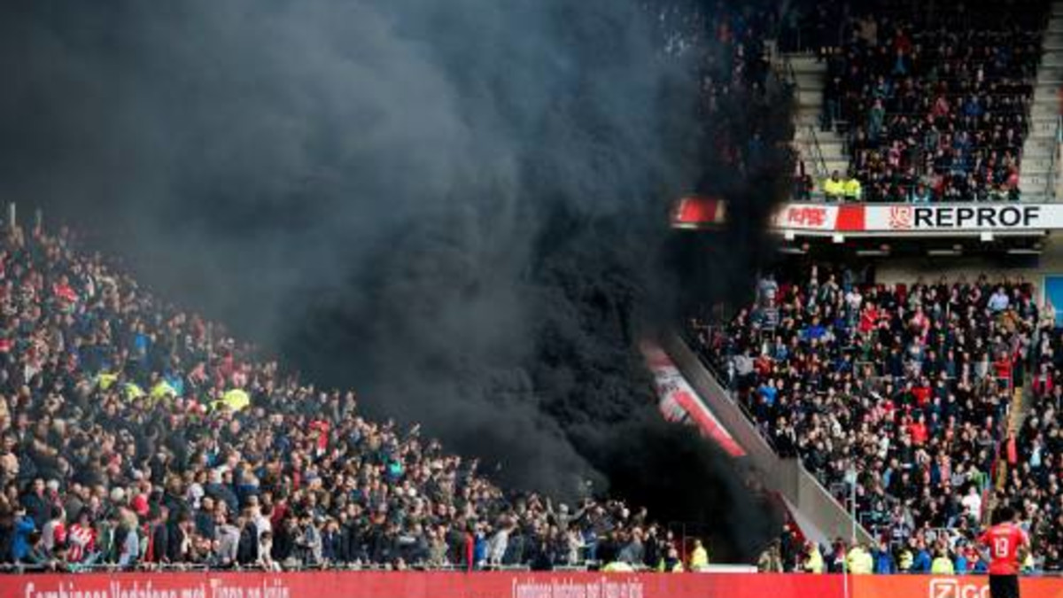 Rookbomgooiers PSV-Ajax krijgen taakstraf