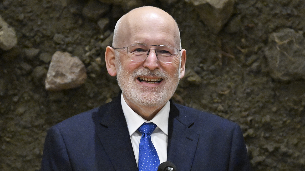 Frans Timmermans opnieuw lijsttrekker GroenLinks-PvdA met 79 procent steun | Vandaag Inside