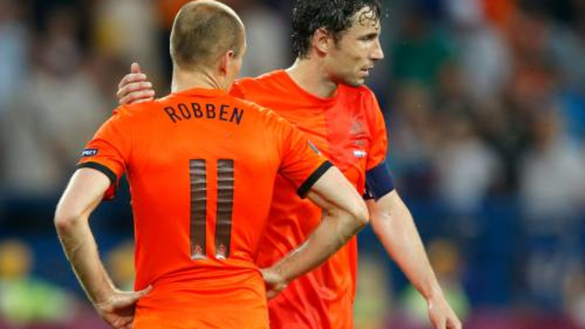 Van Bommel belt met Robben