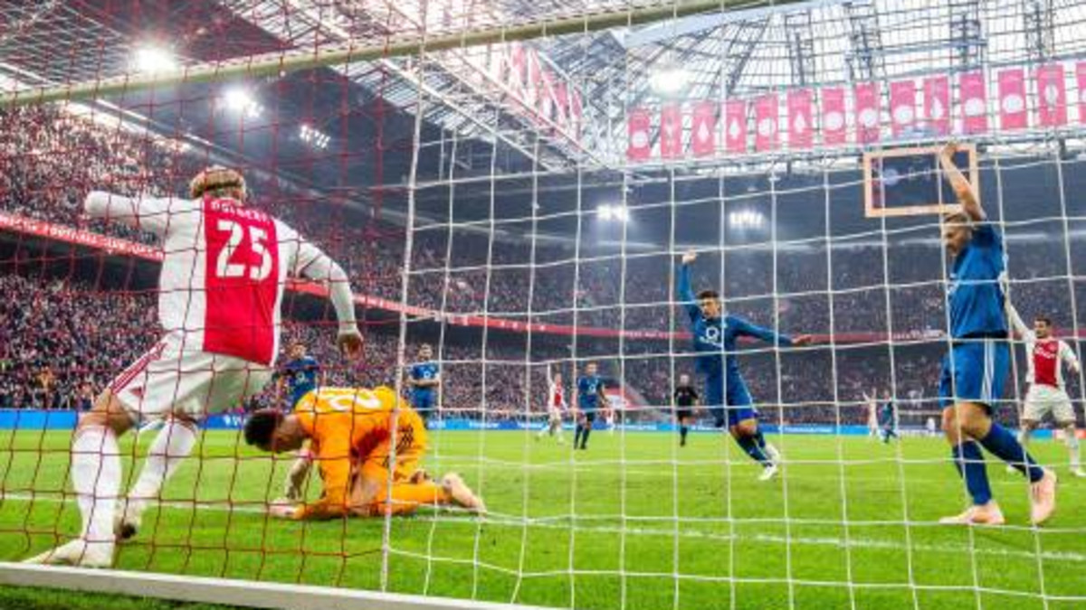 Ajax verslaat Feyenoord met 3-0