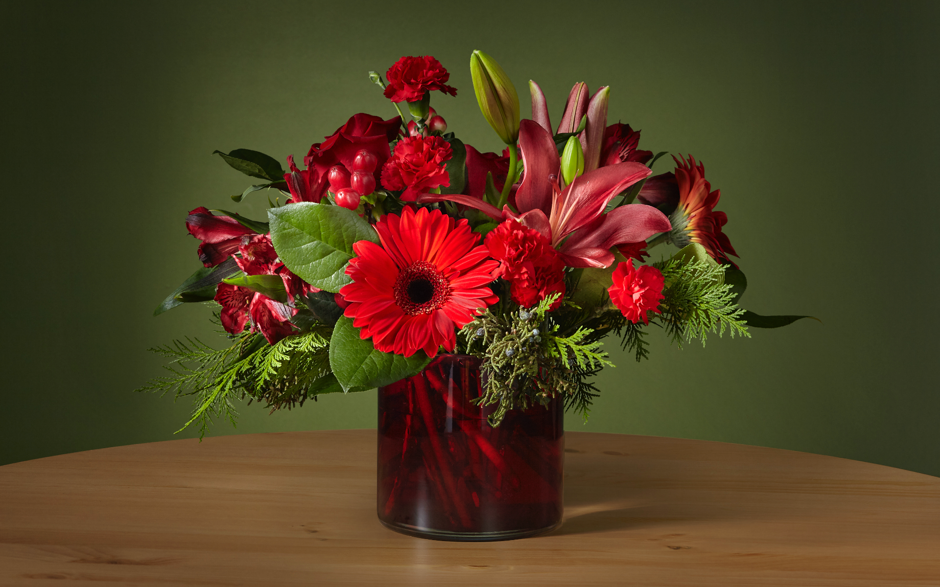 Image of red bouquet in red vase