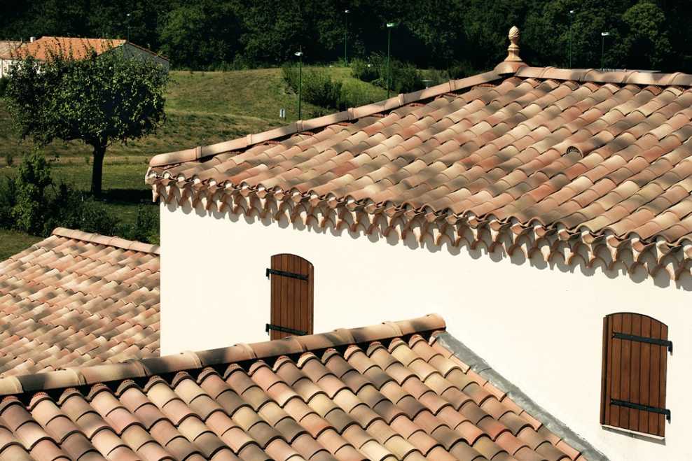 Photo de réalisation d'une toiture en tuiles terre cuite Occitane en Silvacane Littoral - Monier BMI France