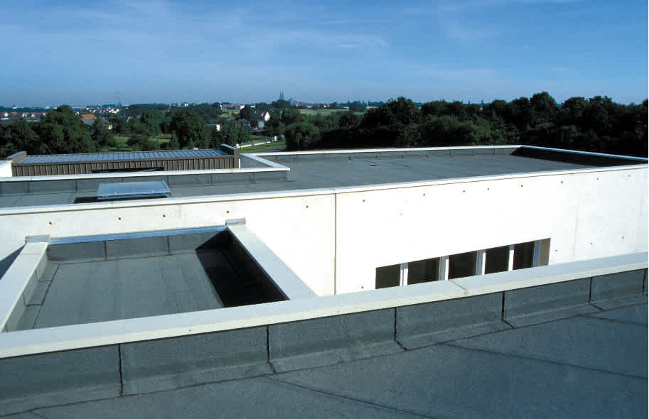 Photo de réalisation de la mise en oeuvre de l'étanchéité bitume d'un toit